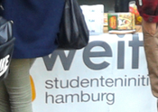 Glühwein und Waffeln auf dem Campus-1